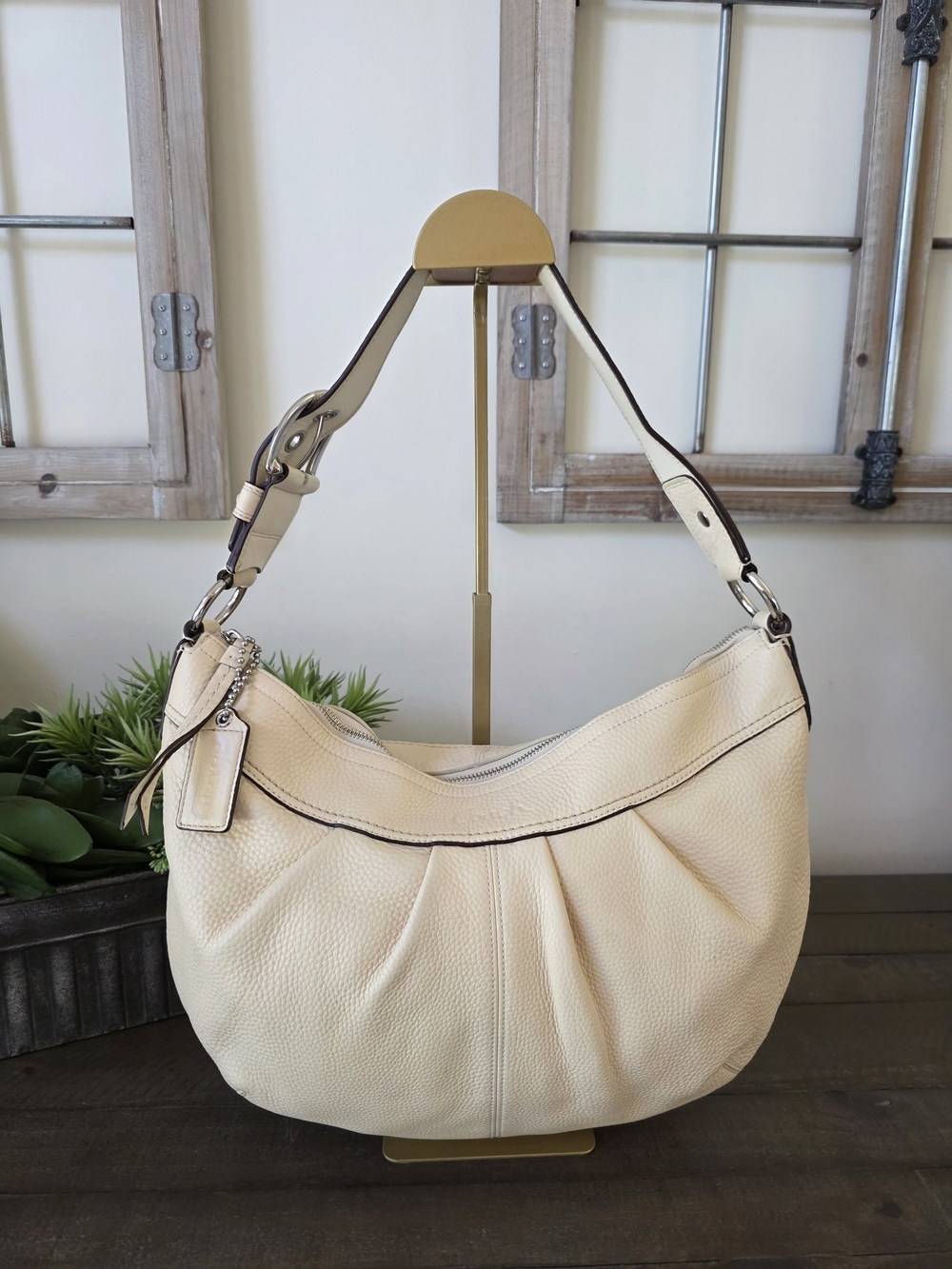 Coach Soho Pleated Hobo Shoulder Bag Buttercream Pebble Leather Buckle Y2K